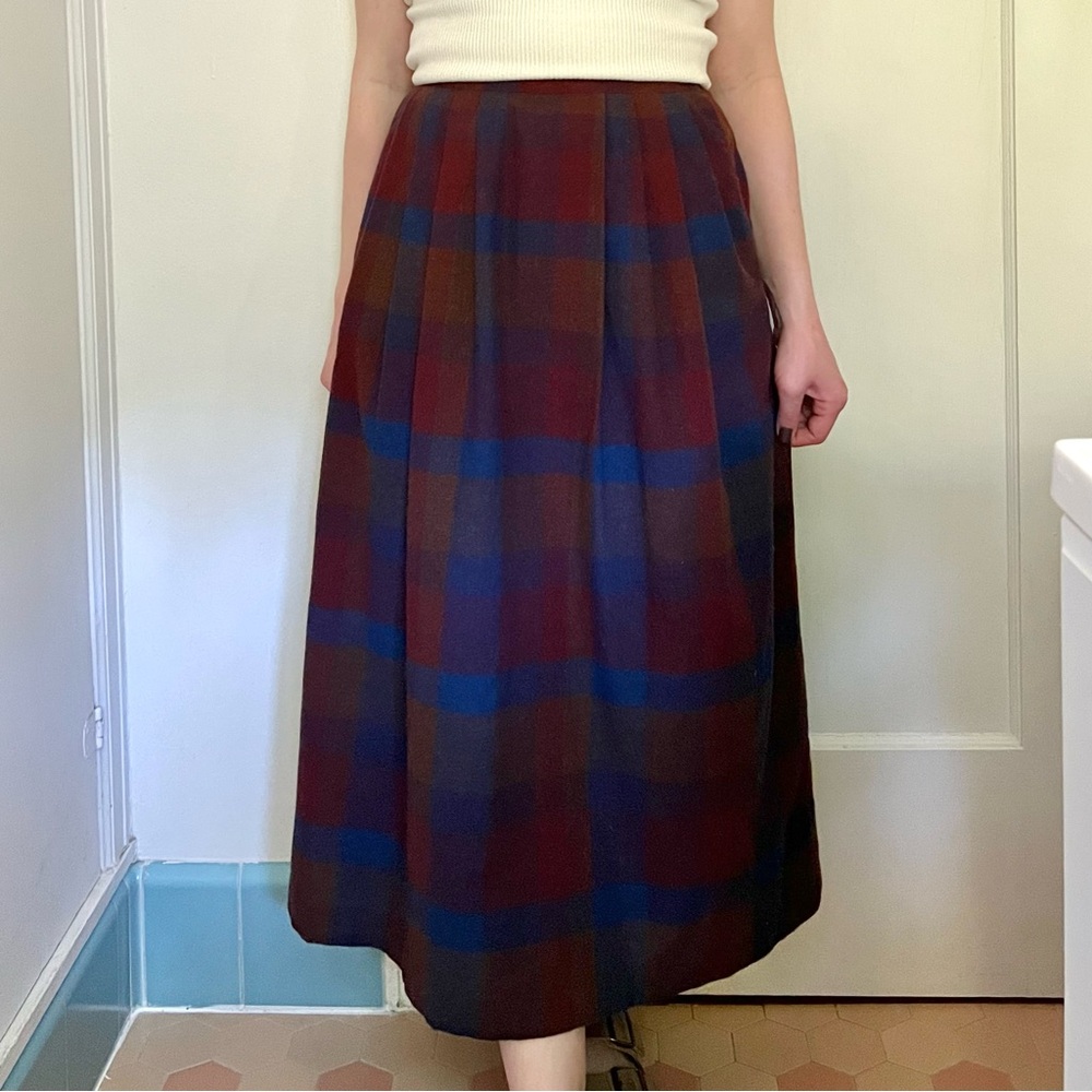 Vintage Newsport Plaid Midi Skirt Burgundy - size 6, 27” waist